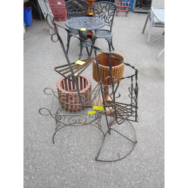 METAL & WOOD PLANTERS