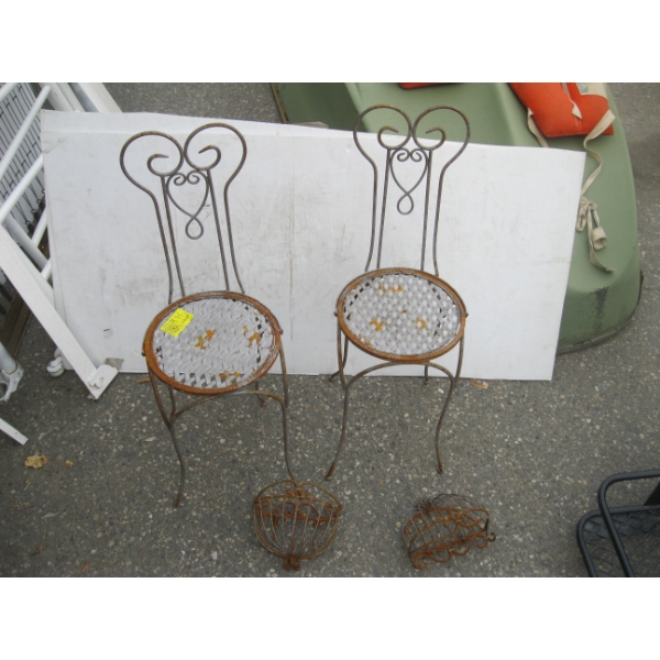 2 DECORATIVE GARDEN PLANTER CHAIRS & WIRE WALL MOUNT PLANTERS