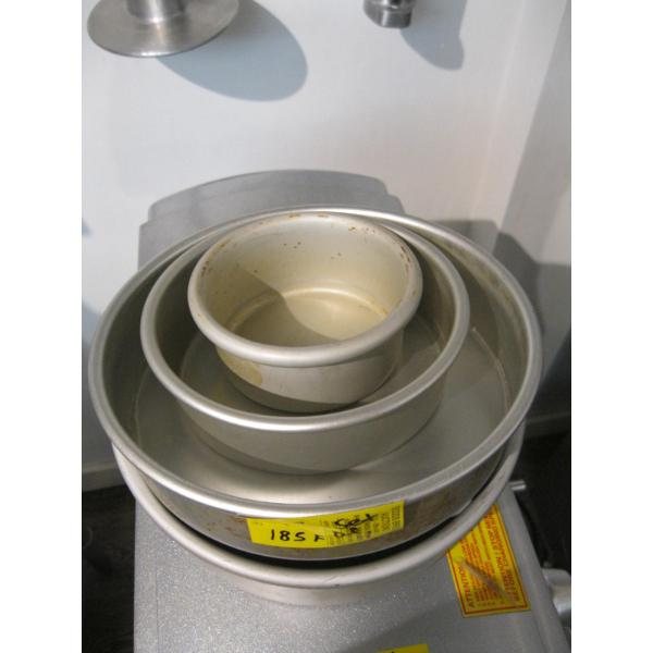 4 ROUND CAKE PANS