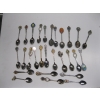 Image 2 : BAG OF COLLECTOR SOUVENIR SPOONS