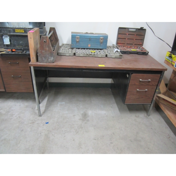 METAL & ARBORITE TOP OFFICE DESK - SINGLE PEDESTAL