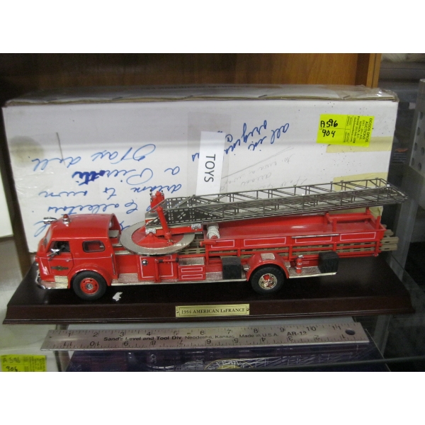 1954 AMERICAN LEFRANCE LADDER TRUCK - FRANKLIN MINT