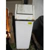 Image 1 : WHITE GARBAGE CAN