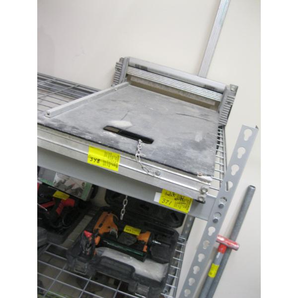LAMINATE/VINYL PLANK CUTTER