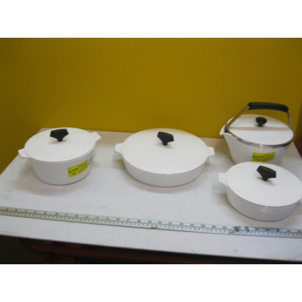 CORNING WARE BUFFET CERAMIC 4 PIECE SET