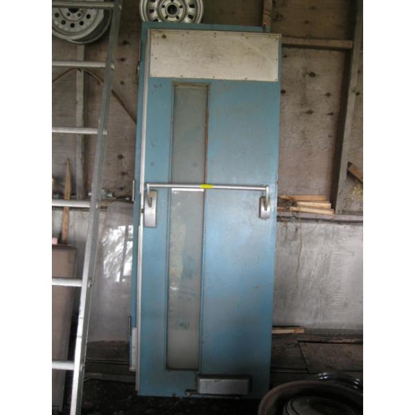SET OF SCHOOL DOUBLE DOORS W/PANIC HARDWARE