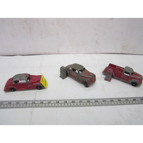 3 METAL CARS & 2 GAS PUMPS