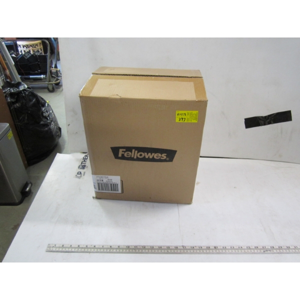 NEW FELLOWES PAPER SHREDDER IN BOX