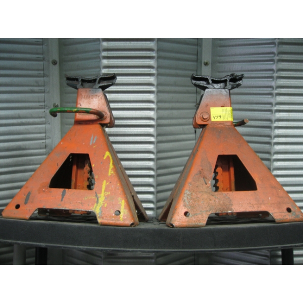 LG. SET OF AXLE STANDS