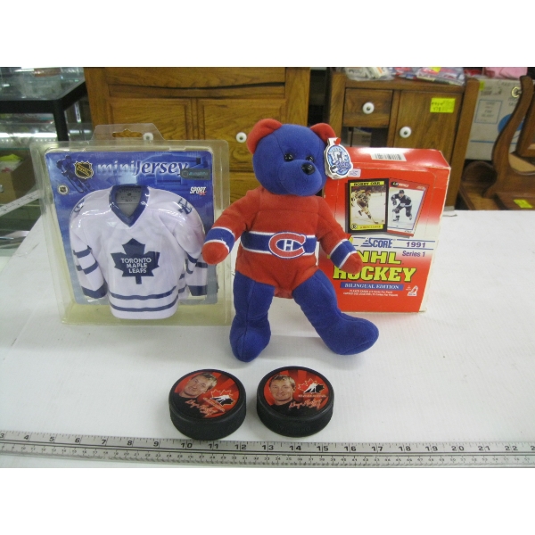 1991 NHL HOCKEY CARD BOX SET, MINI JERSEY, HOCKEY PUCKS, STUFFED BEAR