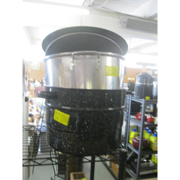 LG. POT & A CANNING POT