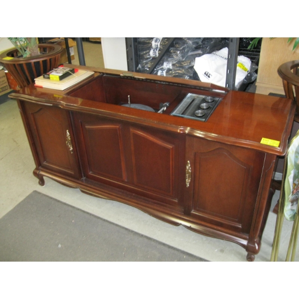 ELECTROHOME CABINET STEREO W/TURNTABLE