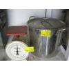 Image 2 : STAINLESS STEEL POT & A SCALE
