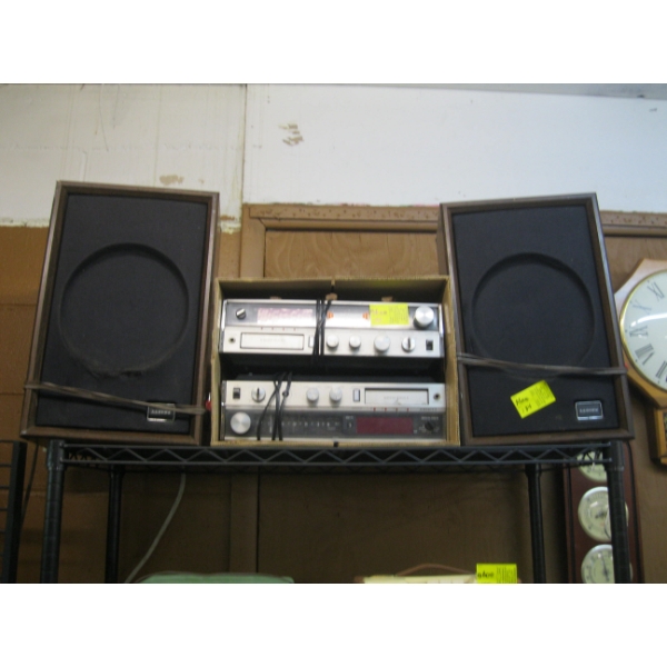 LLOYDS 8 TRACK RADIO PLAYERS W/SPEAKERS