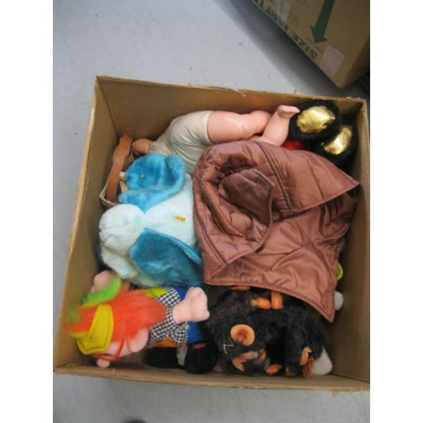 MISC. STUFFED ANIMALS, DOLLS, VINTAGE TOYS