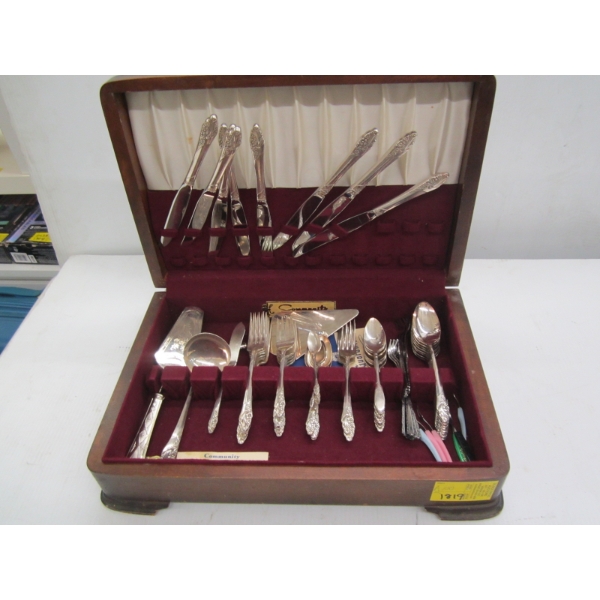 COMMUNITY CUTLERY SET IN WOOD CASE