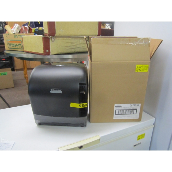 NEW MANUAL LEVER ROLL TOWEL DISPENSER