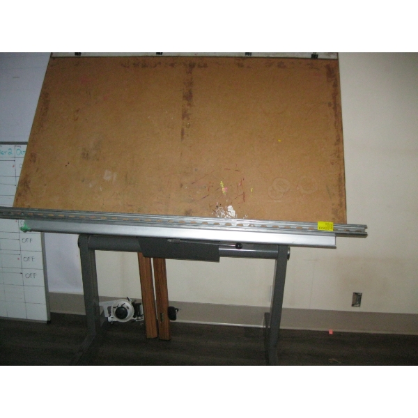 DRAFTING TABLE W/DRAFTING ARM