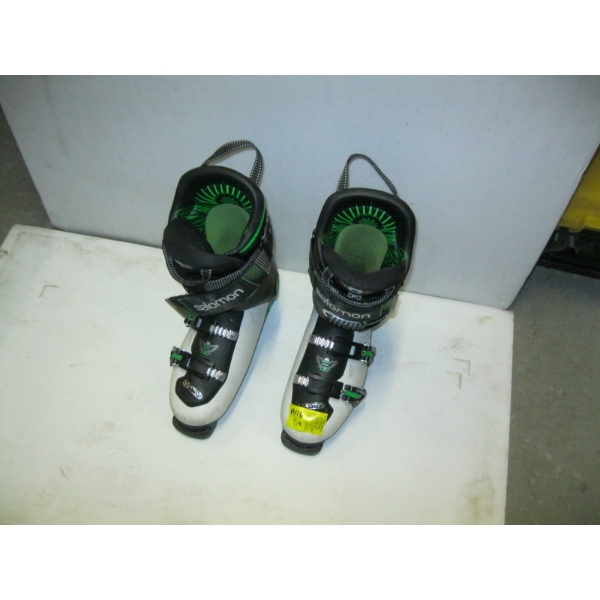 PAIR OF SOLOMON SCS SKI BOOTS, SZ ?
