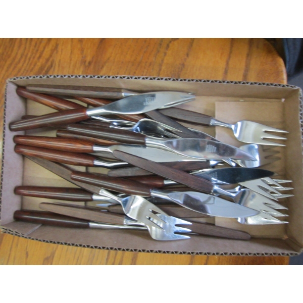 WOOD HANDLED SILVERWARE