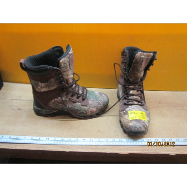 PAIR OF SZ 11 CAMMO BOOTS