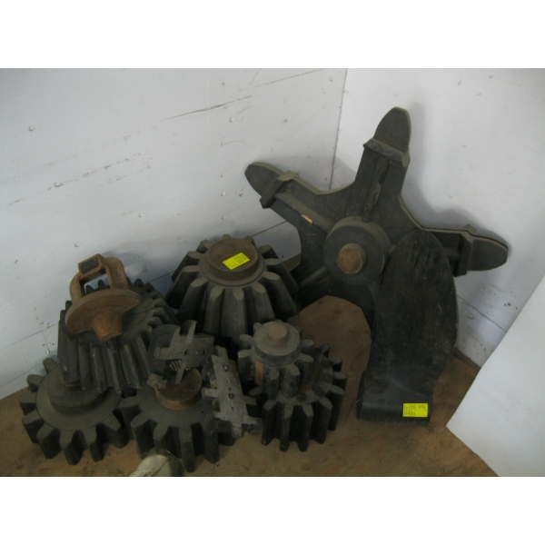 LG. LOT OF ASST. CASTING ITEMS: GEARS, PROPELLOR, ETC.