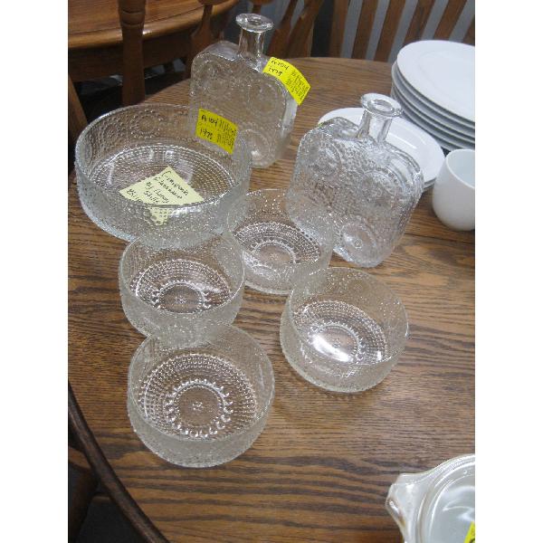 7 PIECES OF GRAPPONIA GLASSWARE
