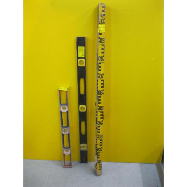 MEASURING STICK & 2 LEVELS