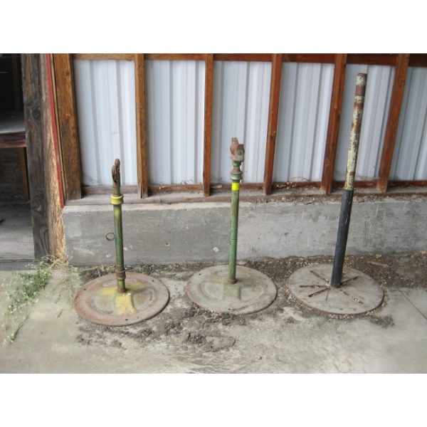 3 METAL ADJUSTABLE HEIGHT STANDS