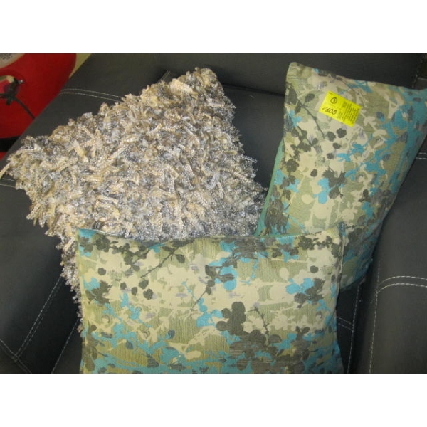 3 DECORATIVE PILLOWS