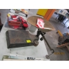Image 2 : GURNEY TABLETOP PLATFORM SCALE W/WEIGHT & TRAY