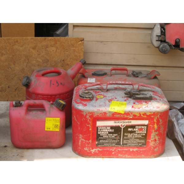2 BOAT GAS TANKS & 2 JERRY CANS