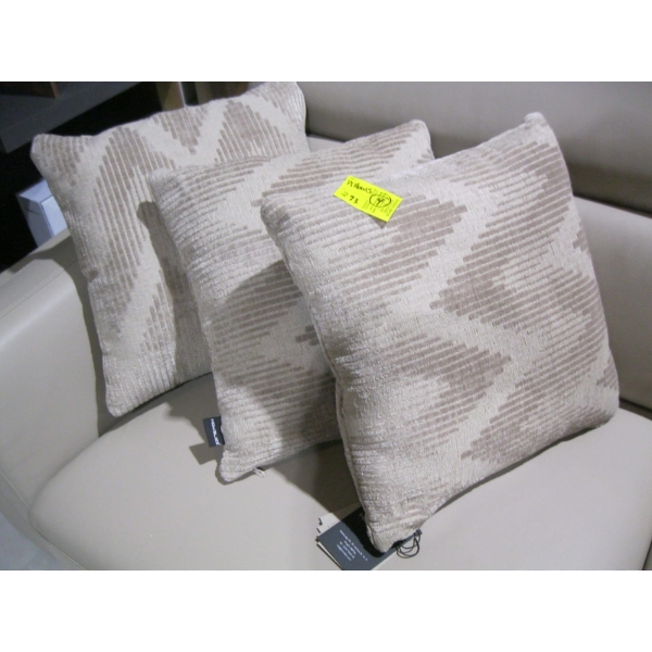 4 PILLOWS