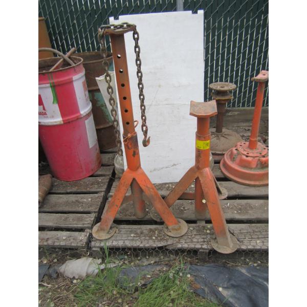 2 HEAVY DUTY AXLE STANDS