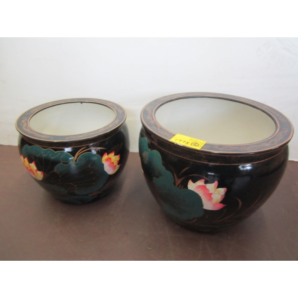 2 CERAMIC PLANT POTS