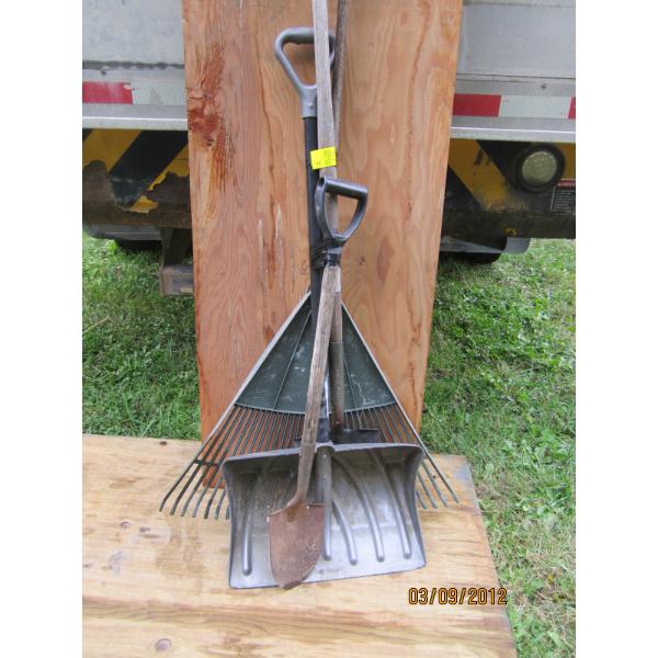BUNDLE OF GARDEN TOOLS, SHOVEL, RAKE, ETC.