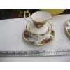 Image 2 : 9 PIECES OF OLD COUNTRY ROSE CHINA
