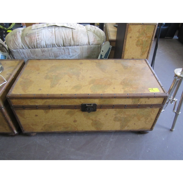 STEAMER TRUNK W/WORLD DESIGN