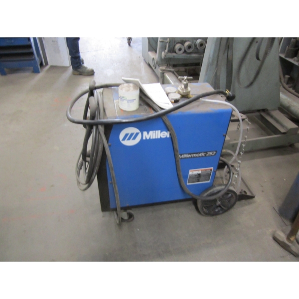 MILLER PNEUMATIC 252 WELDER W/MANUAL