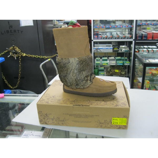 PAIR OF MANITOBAH TALL SNOWY OWL SUEDE MUKLUKS, SZ 11