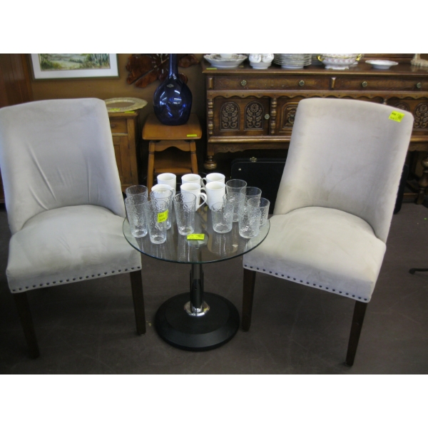 PAIR OF MODERN UPHOLSTERED CHAIRS