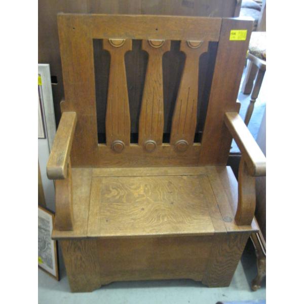 LIFT SEAT HALL BENCH