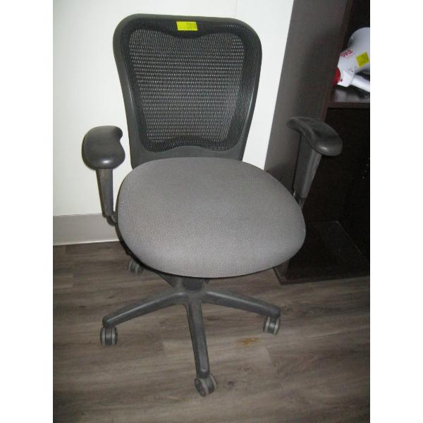 GREY OFFICE CHAIR