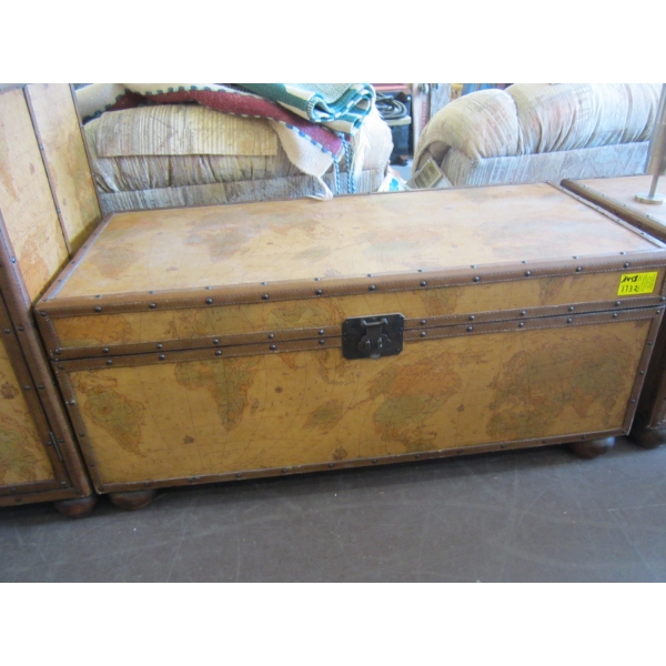 LG. STEAMER TRUNK W/WORLD DESIGN