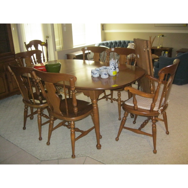 VILAS MAPLE DINING TABLE W/8 CHAIRS - 6 MATCH & 2 DIFFERENT, & 2 LEAVES