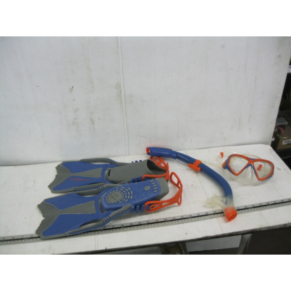 MASK, SNORKEL & FLIPPER SET
