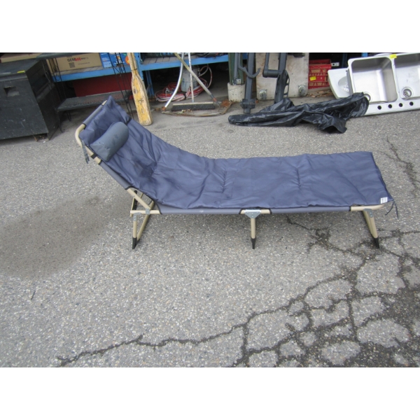 FOLDING CAMP CHAIR