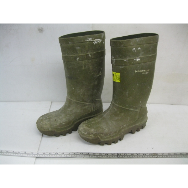 PAIR OF DUNLOP THERMO RUBBER BOOTS