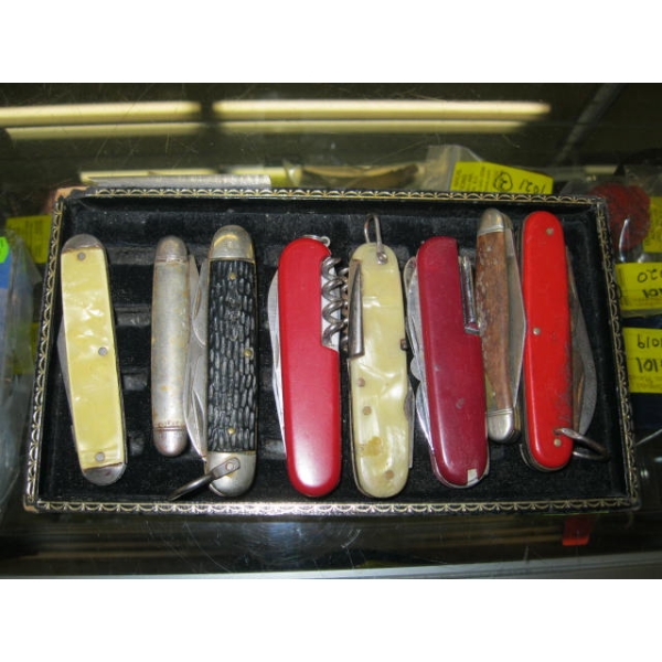 8 POCKETKNIVES