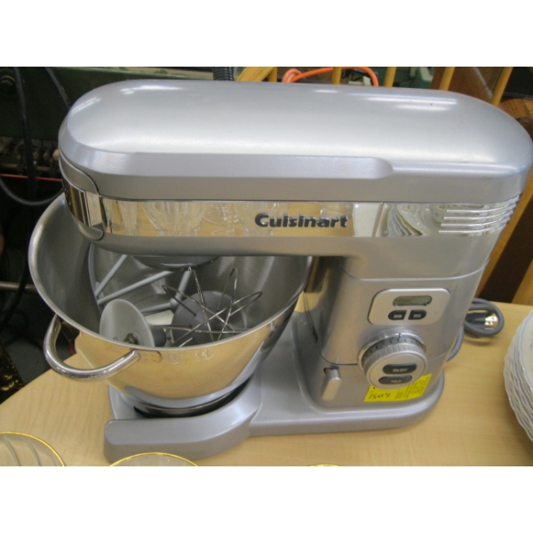CUISINART MIXER